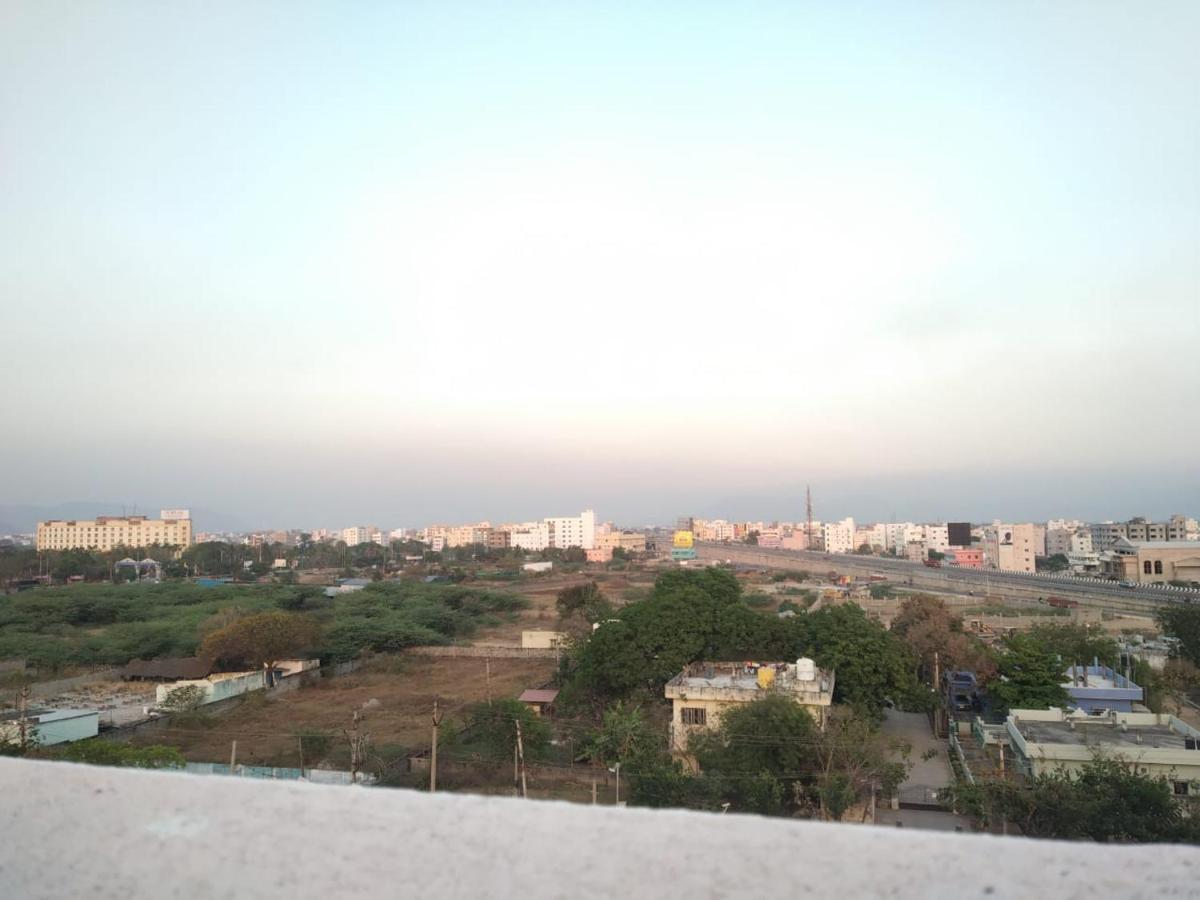 Sls Homestay - Luxury Ac Service Apartments 1Bhk, 2Bhk, 3Bhk - Direct Flyover To Alipiri Tirumala Gate - Walk To Ps4 Pure Veg Restaurants, Supermarkets - Near To National Highway & Padmavathi Amma Temple - Modular Kitchen, Living Room -Free Superfast 蒂鲁帕蒂 外观 照片