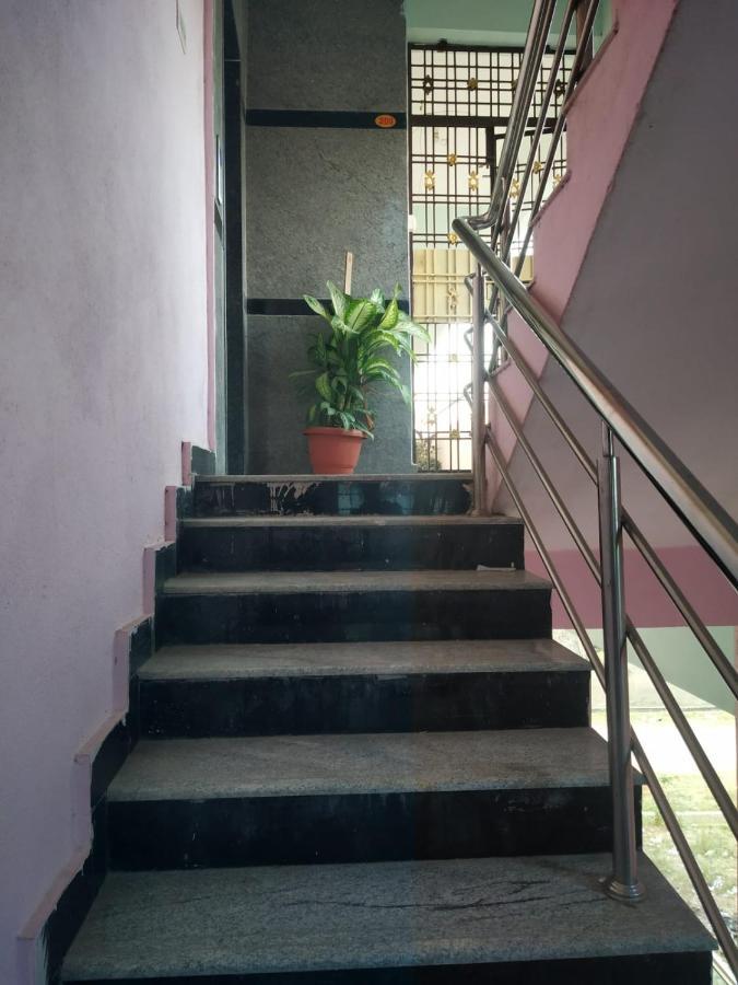 Sls Homestay - Luxury Ac Service Apartments 1Bhk, 2Bhk, 3Bhk - Direct Flyover To Alipiri Tirumala Gate - Walk To Ps4 Pure Veg Restaurants, Supermarkets - Near To National Highway & Padmavathi Amma Temple - Modular Kitchen, Living Room -Free Superfast 蒂鲁帕蒂 外观 照片