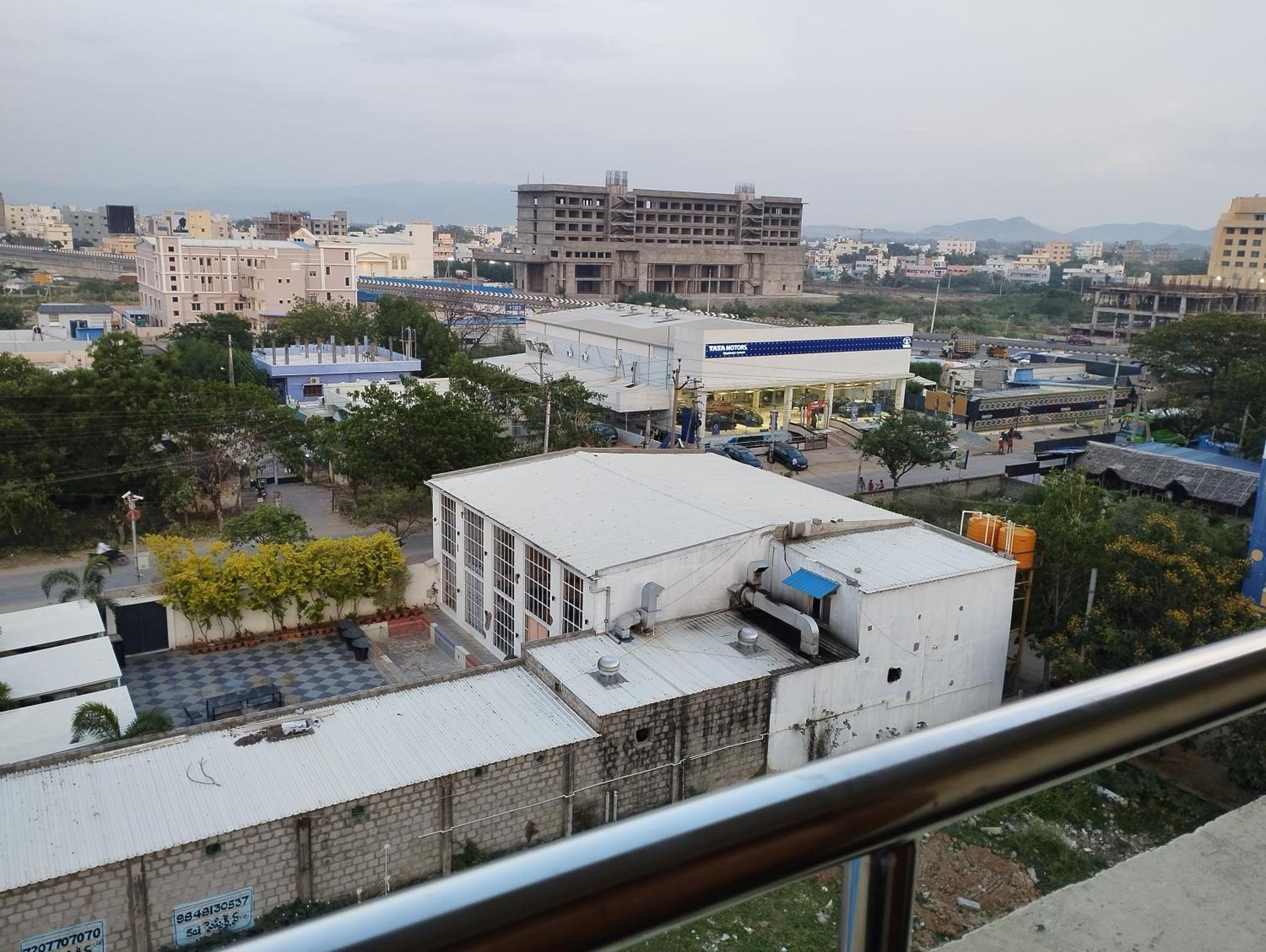 Sls Homestay - Luxury Ac Service Apartments 1Bhk, 2Bhk, 3Bhk - Direct Flyover To Alipiri Tirumala Gate - Walk To Ps4 Pure Veg Restaurants, Supermarkets - Near To National Highway & Padmavathi Amma Temple - Modular Kitchen, Living Room -Free Superfast 蒂鲁帕蒂 外观 照片